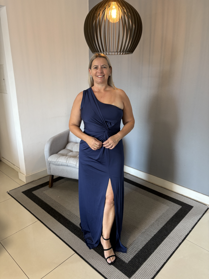 Vestido um ombro azul marinho