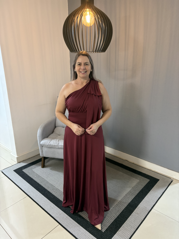 Vestido um ombro marsala