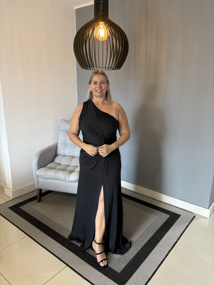 Vestido um ombro preto