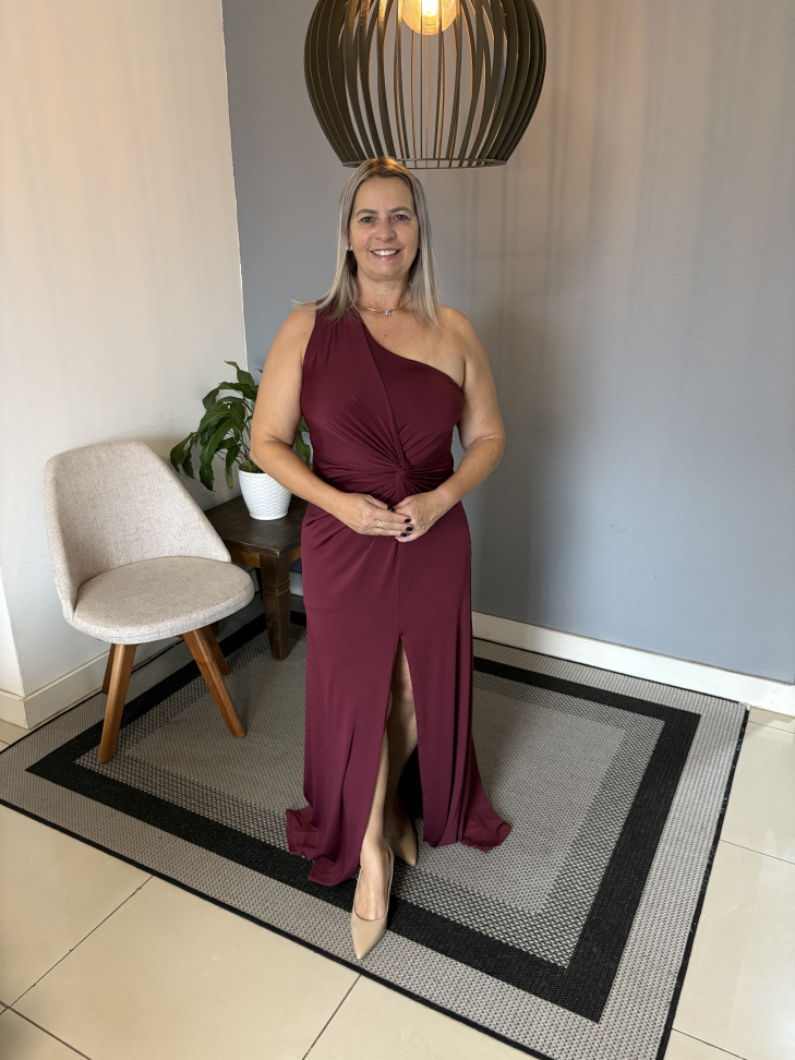 Vestido um ombro Marsala