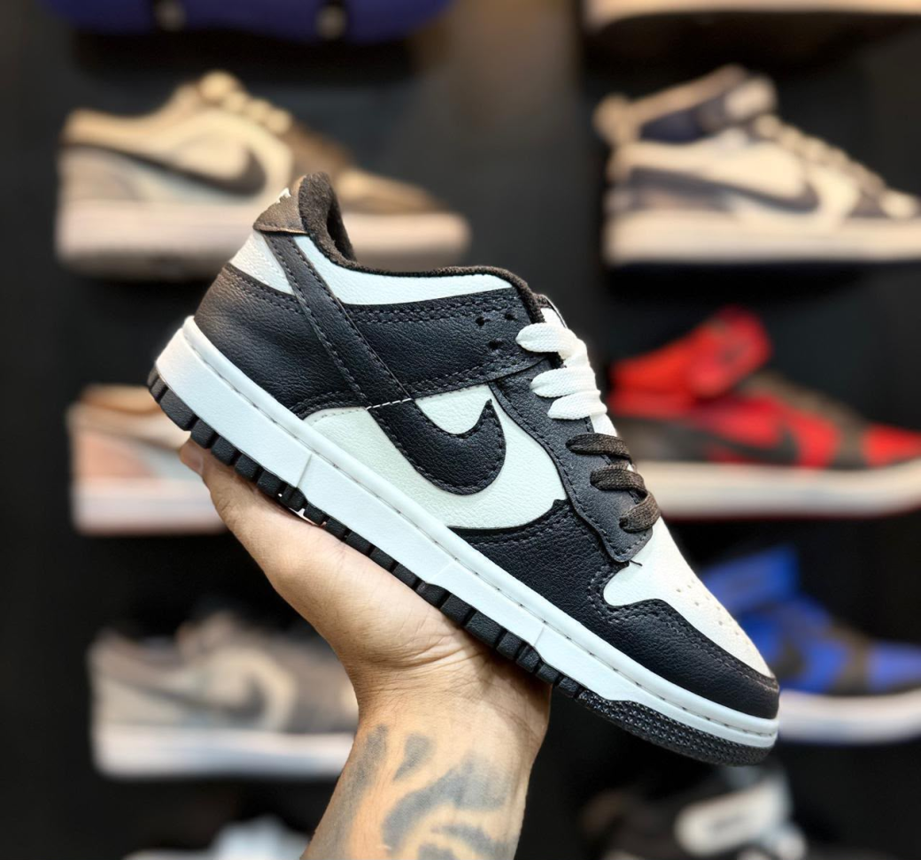NIKE SB DUNK LOW PANDA