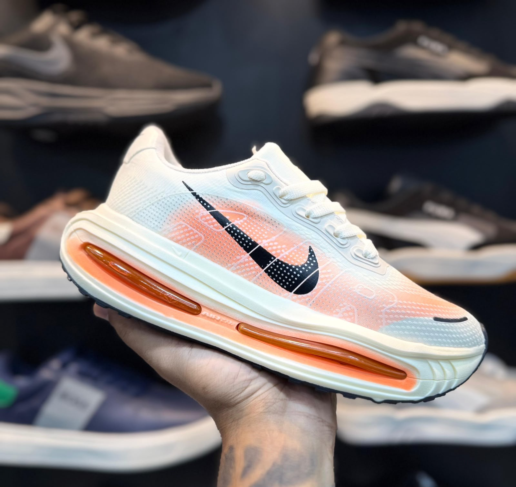 NIKE VOMERO BRANCO COM DETALHES LARANJA