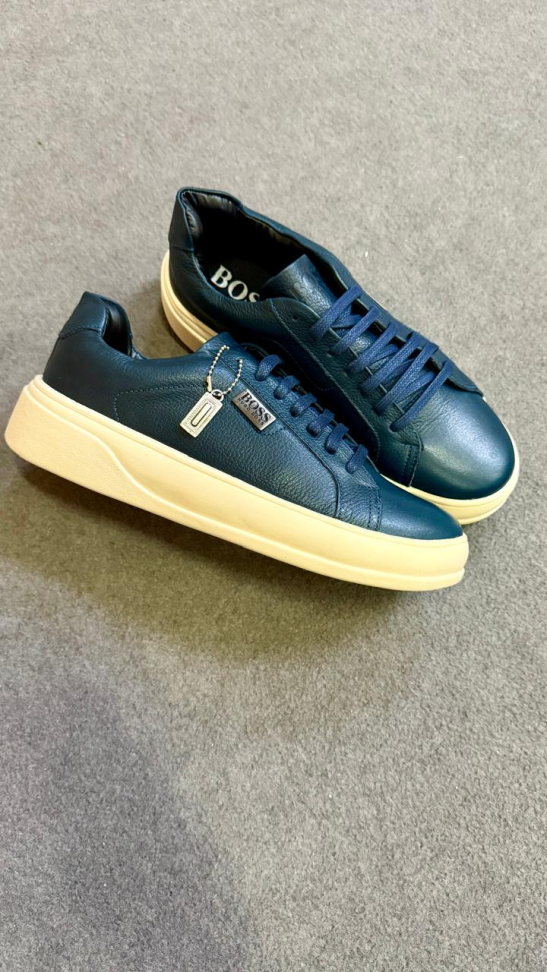 SAPATENIS HUGO BOSS EM COURO PREMIUM- AZUL MARINHO