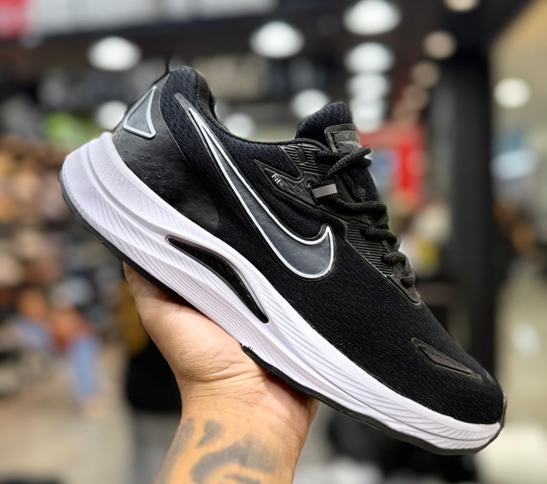 NIKE RUNNING PRETO