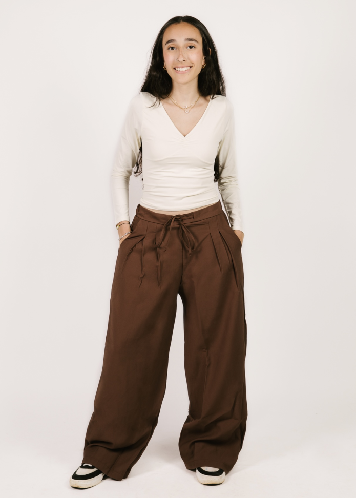 Calça com pregas