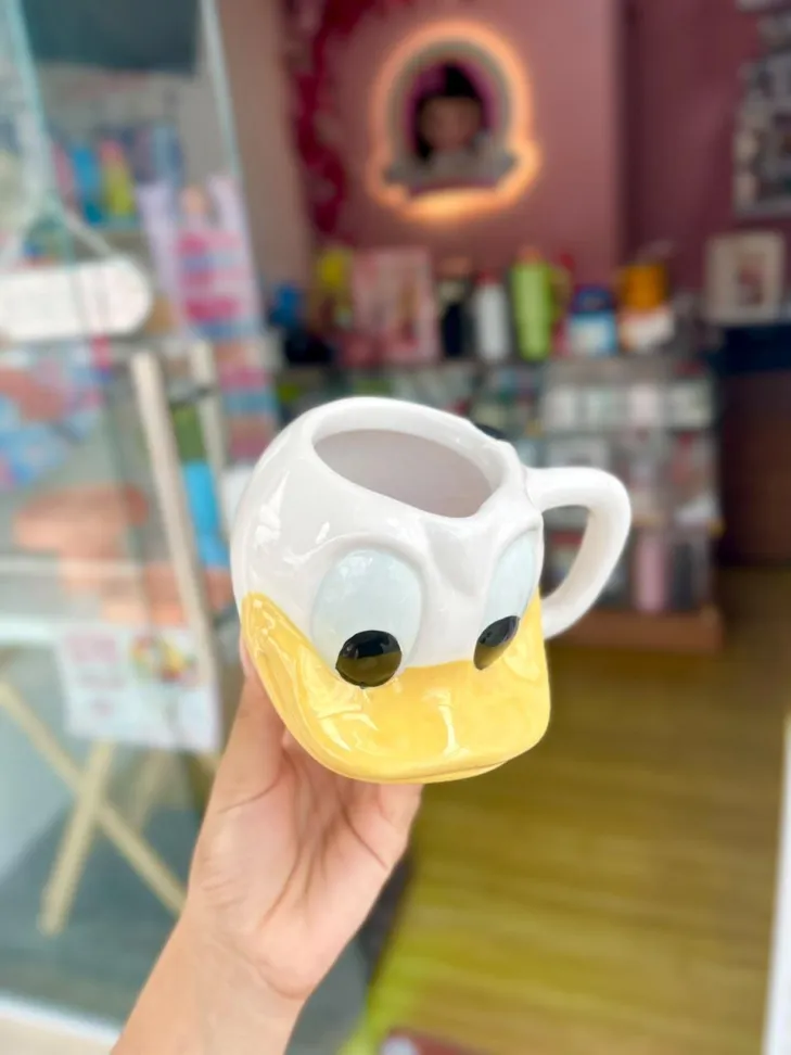 Caneca Porcelana 3D Rosto Pato Donald com Tamp