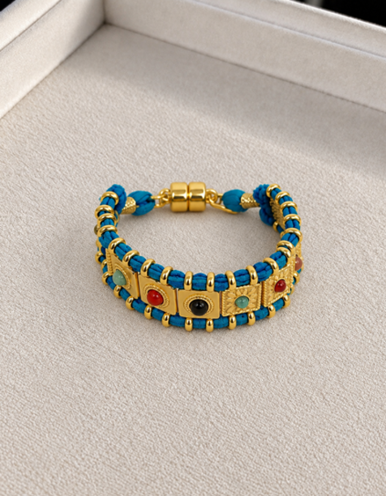Pulseira azul com fecho em ímã