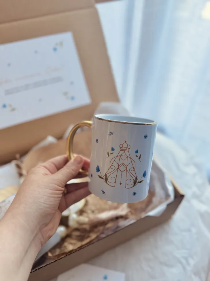 CAIXA PRESENTE - Vela 150g Estampada, Caneca Gold, Terço de Mesa | PERSONALIZADO - #3