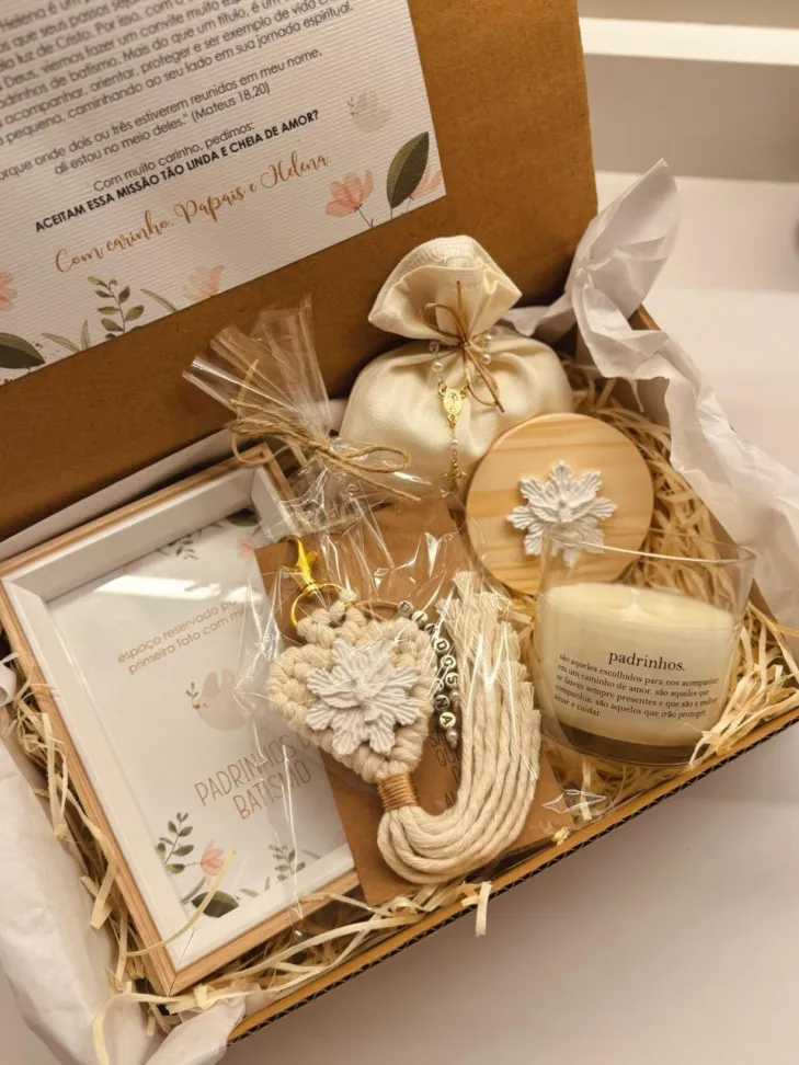 CAIXA CONVITE - Porta Retrato, Vela 100g, Chaveiro, Sachê de Linho | Batizado, Crisma, Casamento