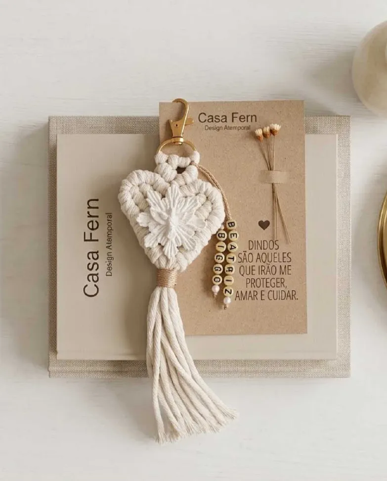 ADORNO - Chaveiro Coração Espirito Santo | Decorativo porta, mesa, parede