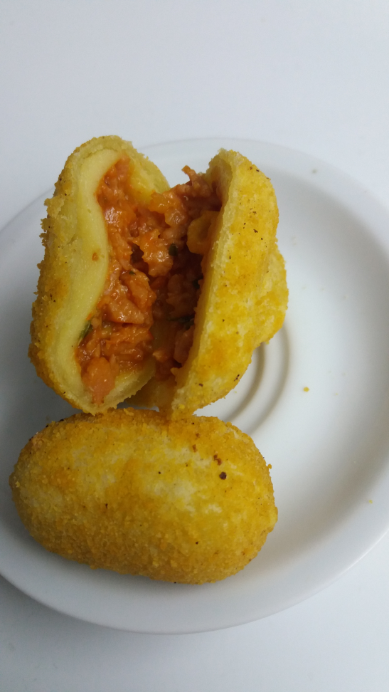 Bolinho com Recheio de Calabresa (pacote com 1Kg)