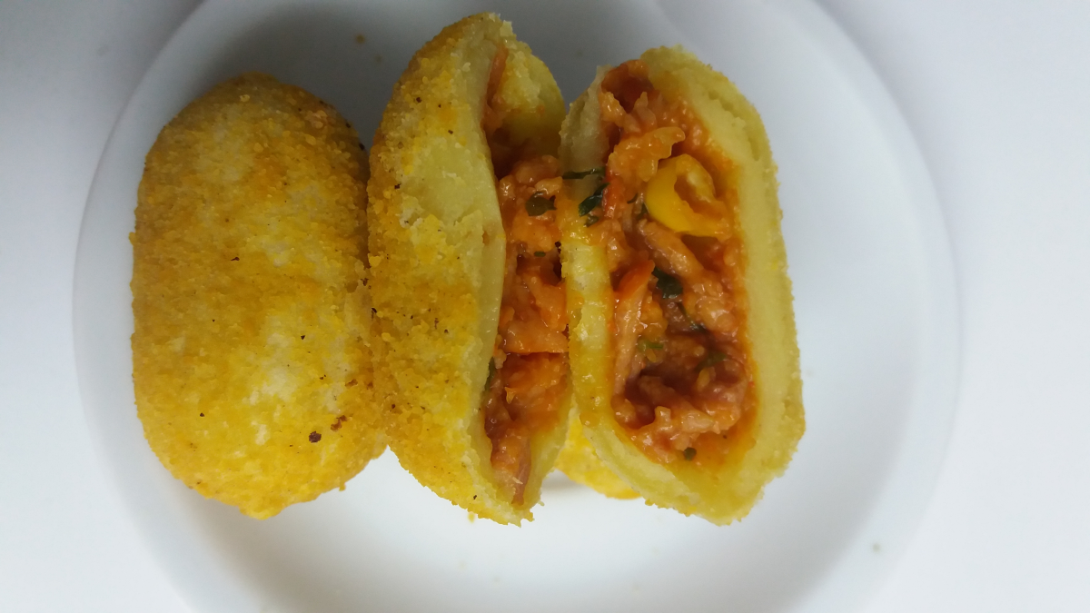 Bolinho com Recheio de Calabresa (pacote com 1Kg)
