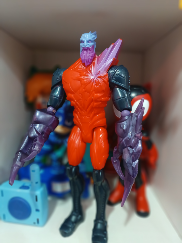 Extroyer Max Steel