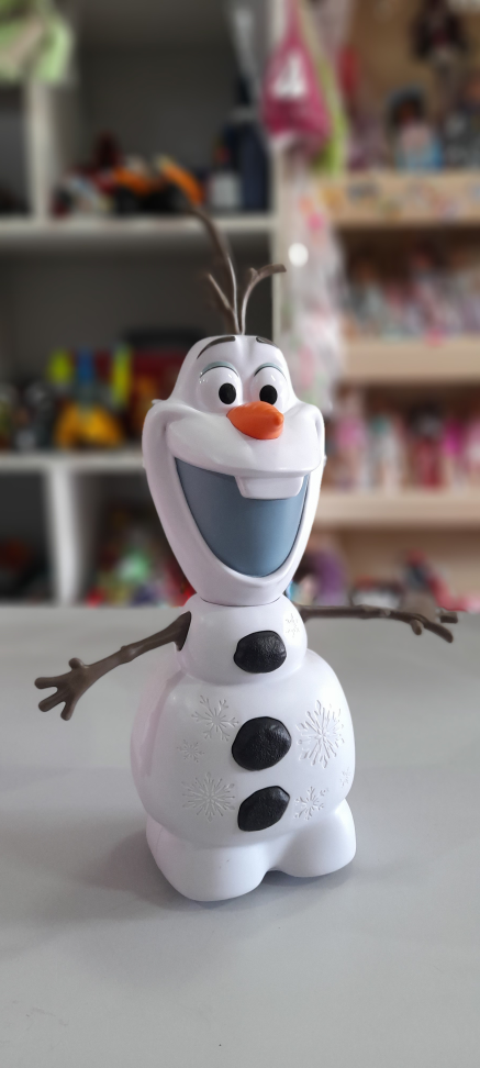 Olaf Frozen anda e fala Hasbro