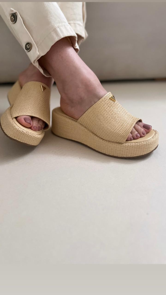 Tamanco baixo areia couro R$356,00 - #4