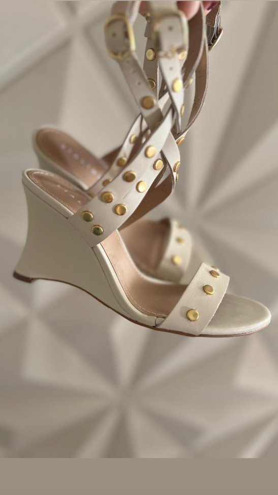 Anabela vanilla tachas couro R$340,00 - #1