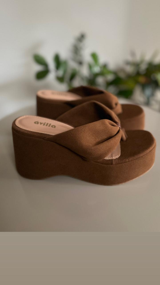 Tamanco médio caramelo dedo R$356,00 - #1