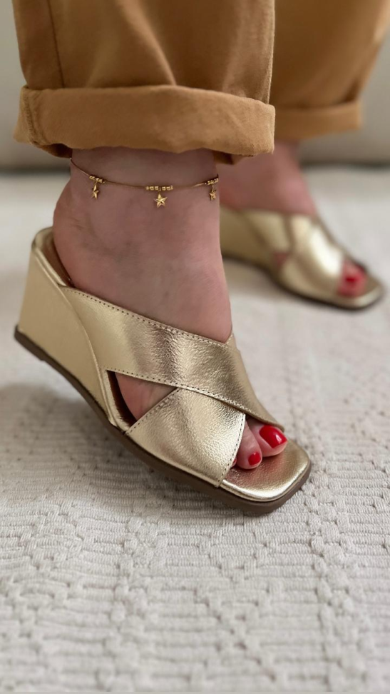 Tamanco anabela ouro cruz couro R$252,0 - #2