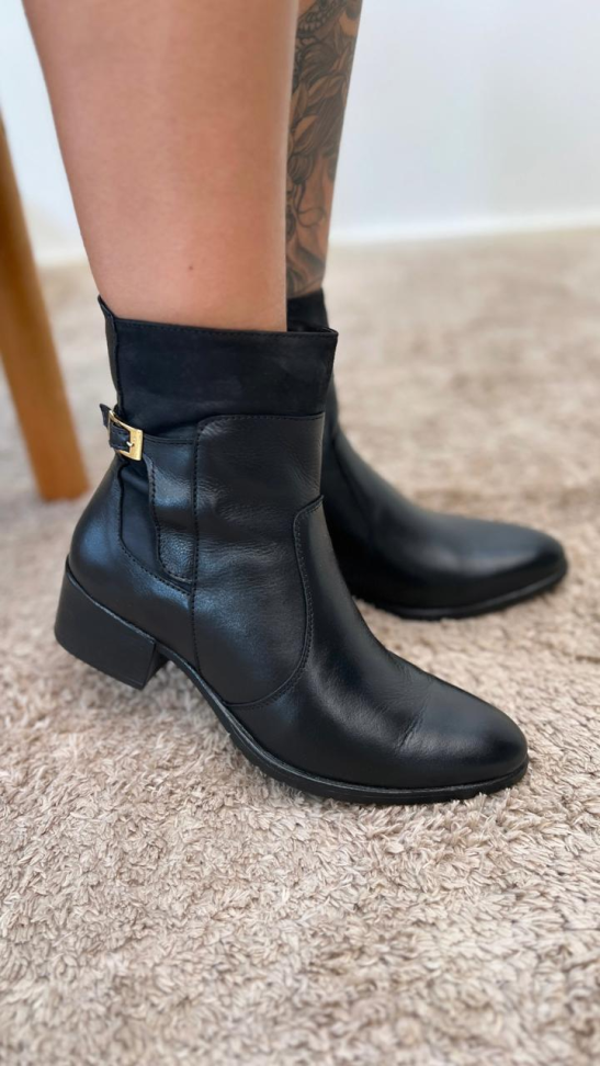 Bota média preta couro R$500,00 - #2