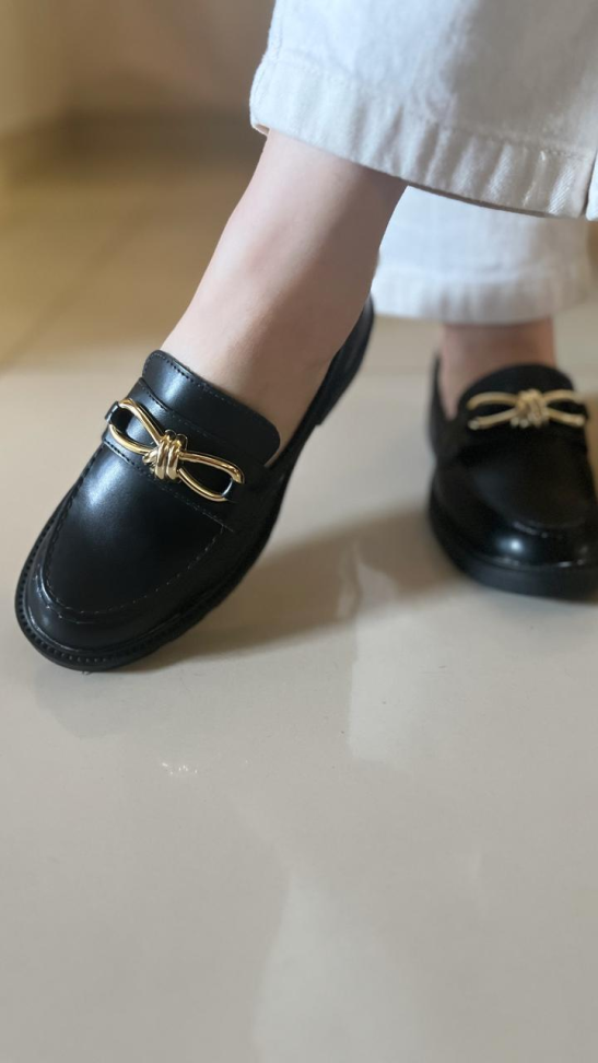 Mocassim estruturado detalhe ouro R$188,00 - #4