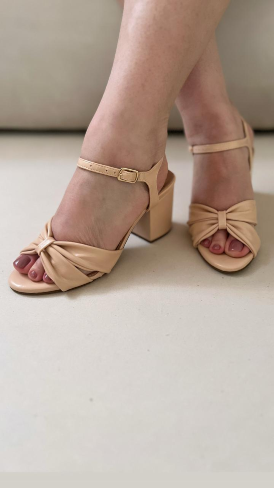 Sandália média creme nó R$292,00 - #1