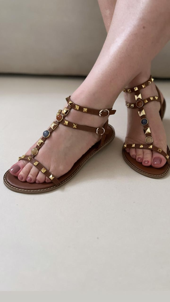 Rasteira caramelo pedra color pirâmide R$252,00 - #1