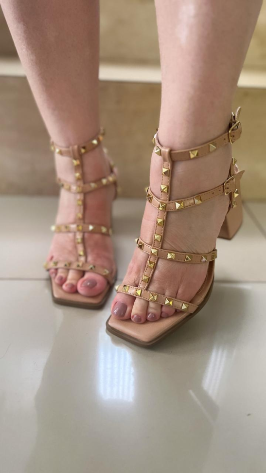 Sandália média nude pirâmide R$316,00 - #2