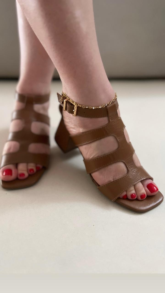 Sandália média caramelo 3 tiras couro R$260,00 - #1