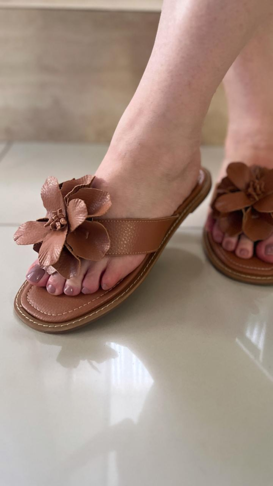 Chinelo caramelo flor R$260,00 - #1