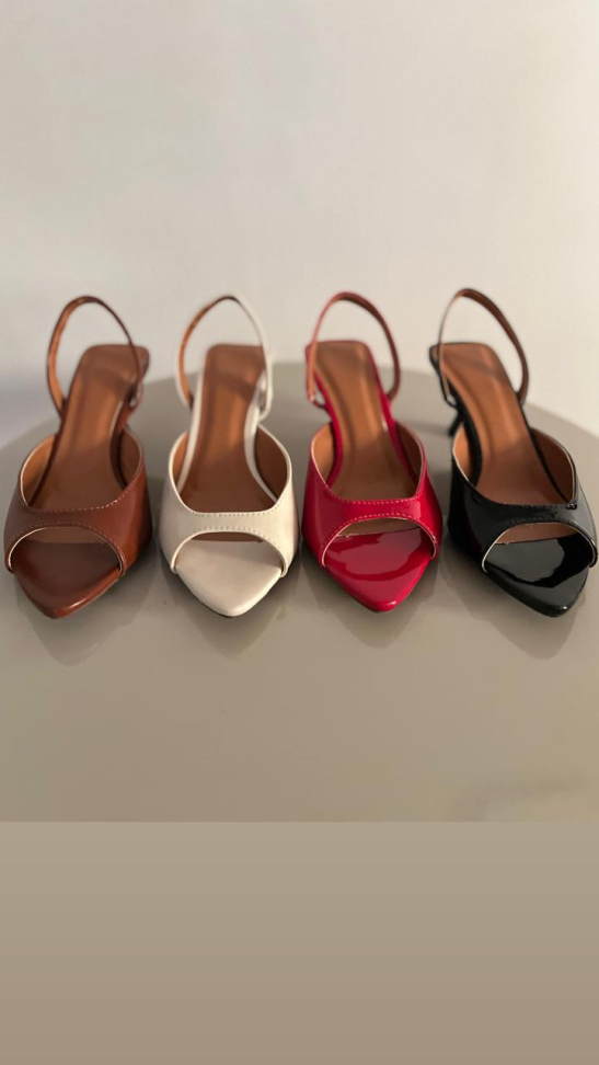 Sandália média preta bico R$236,00 - #3