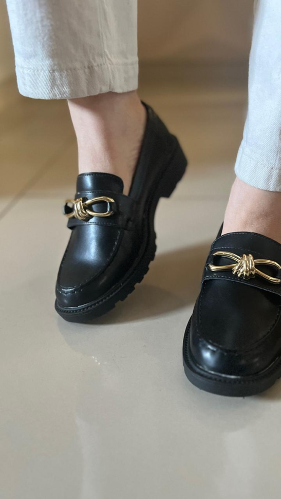 Mocassim estruturado detalhe ouro R$188,00 - #6