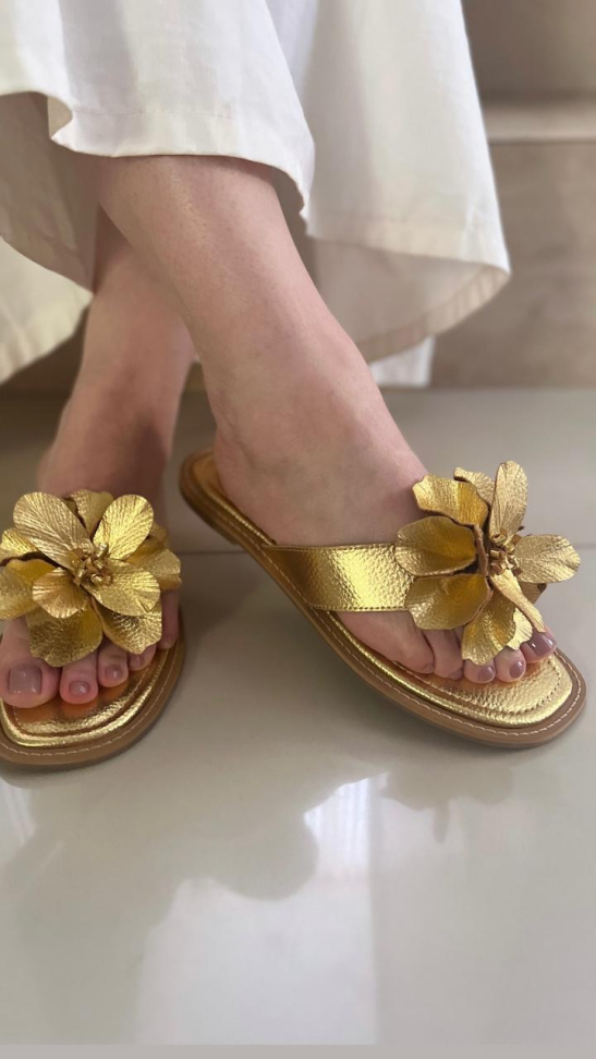 Chinelo ouro flor R$260,00 - #2