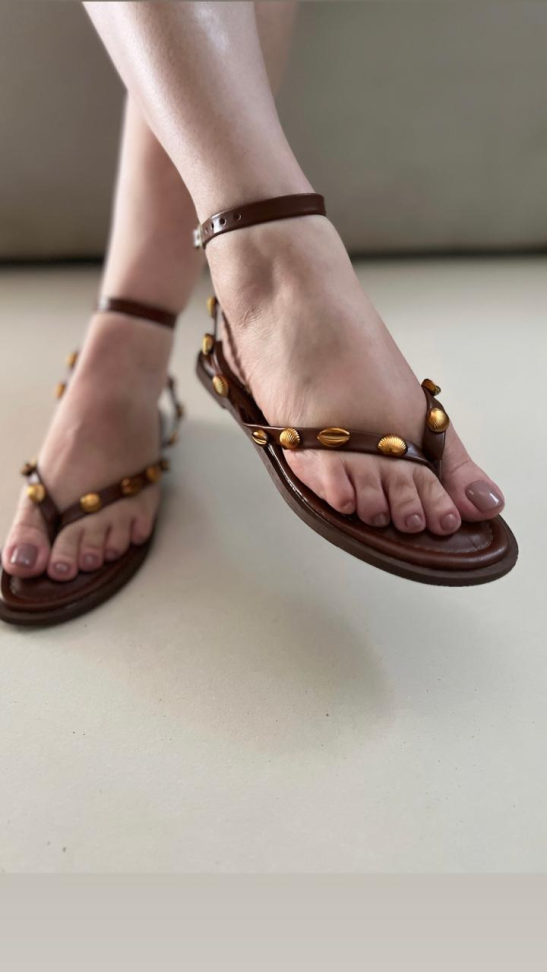 Rasteira caramelo conchinhas R$132,0/ - #1