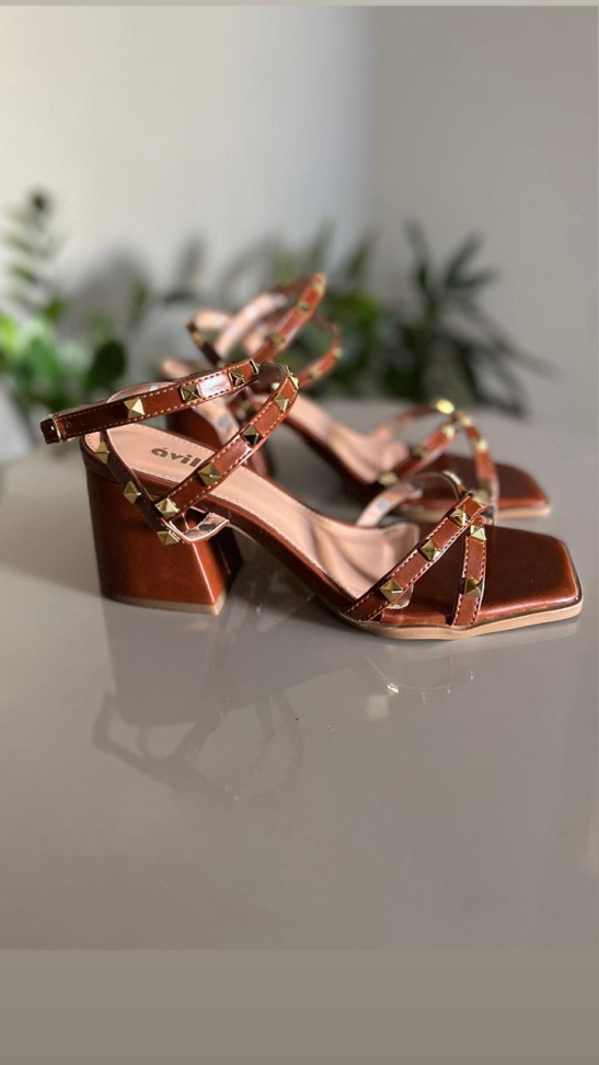 Sandália média caramelo pirâmide R$316,00 - #2