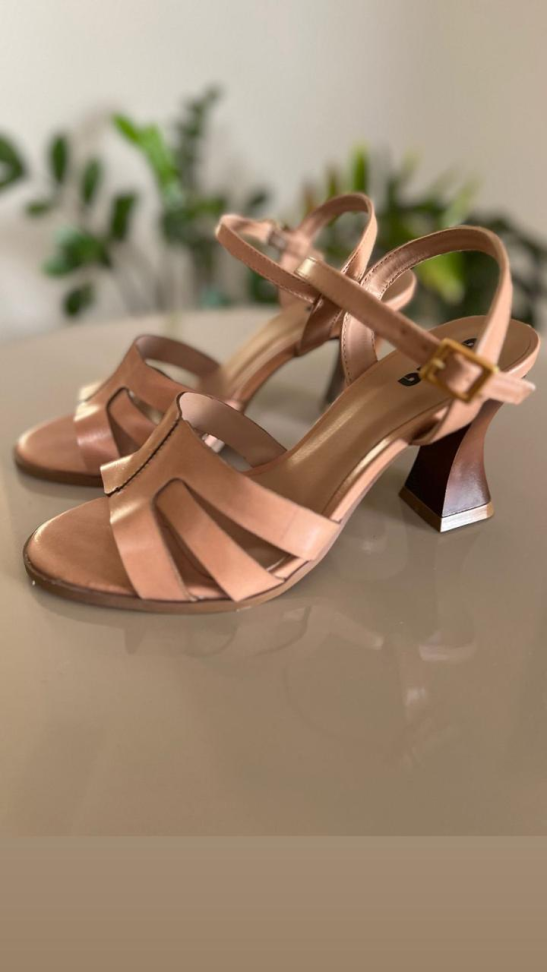Sandália salto taça nude 3 tiras R$276,00 - #2