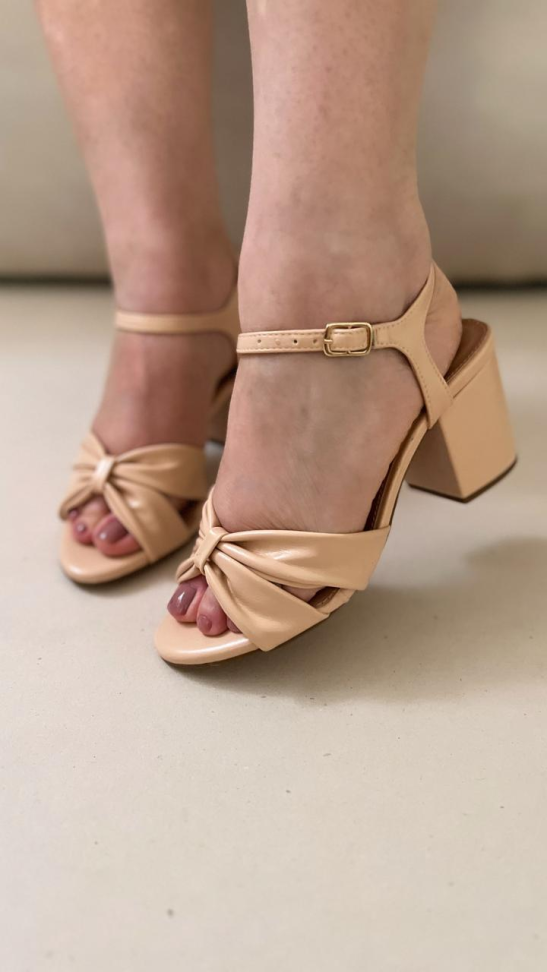 Sandália média creme nó R$292,00 - #1