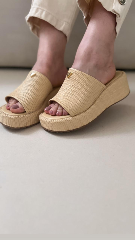 Tamanco baixo areia couro R$356,00 - #3