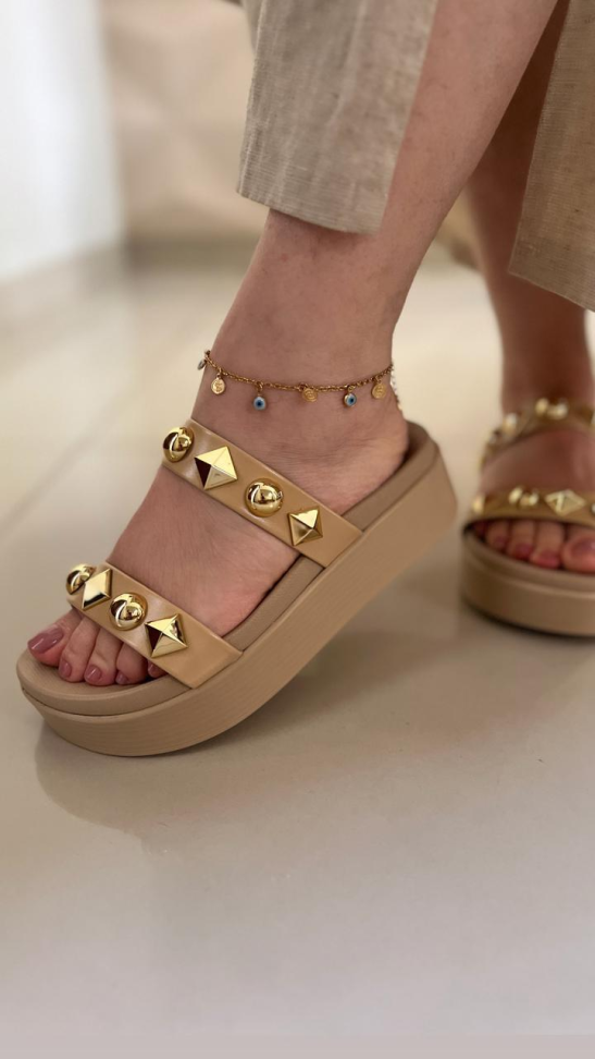 Tamanco plataforma bege pirâmide ouro R$196,00 - #3