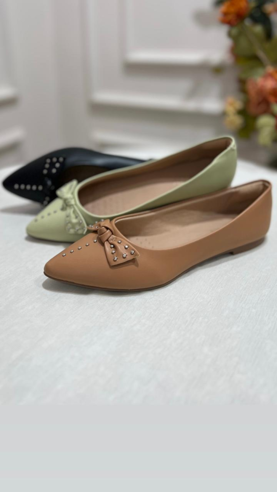 Sapatilha bico fino laço tachas R$132,00 - #1