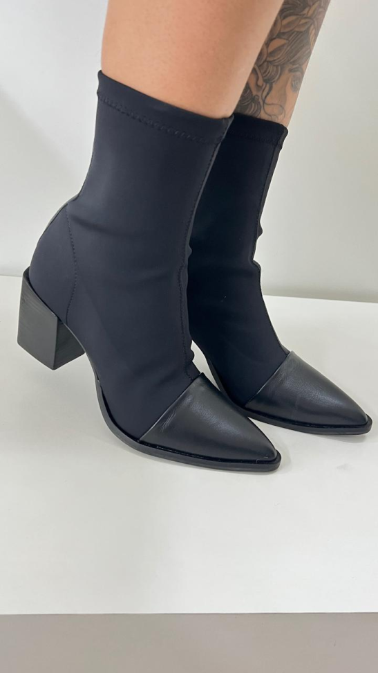 Bota média preta lycra R$580,00 - #1