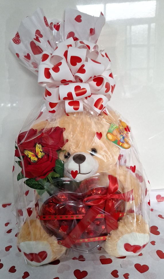 Urso com Flores e Chocolates