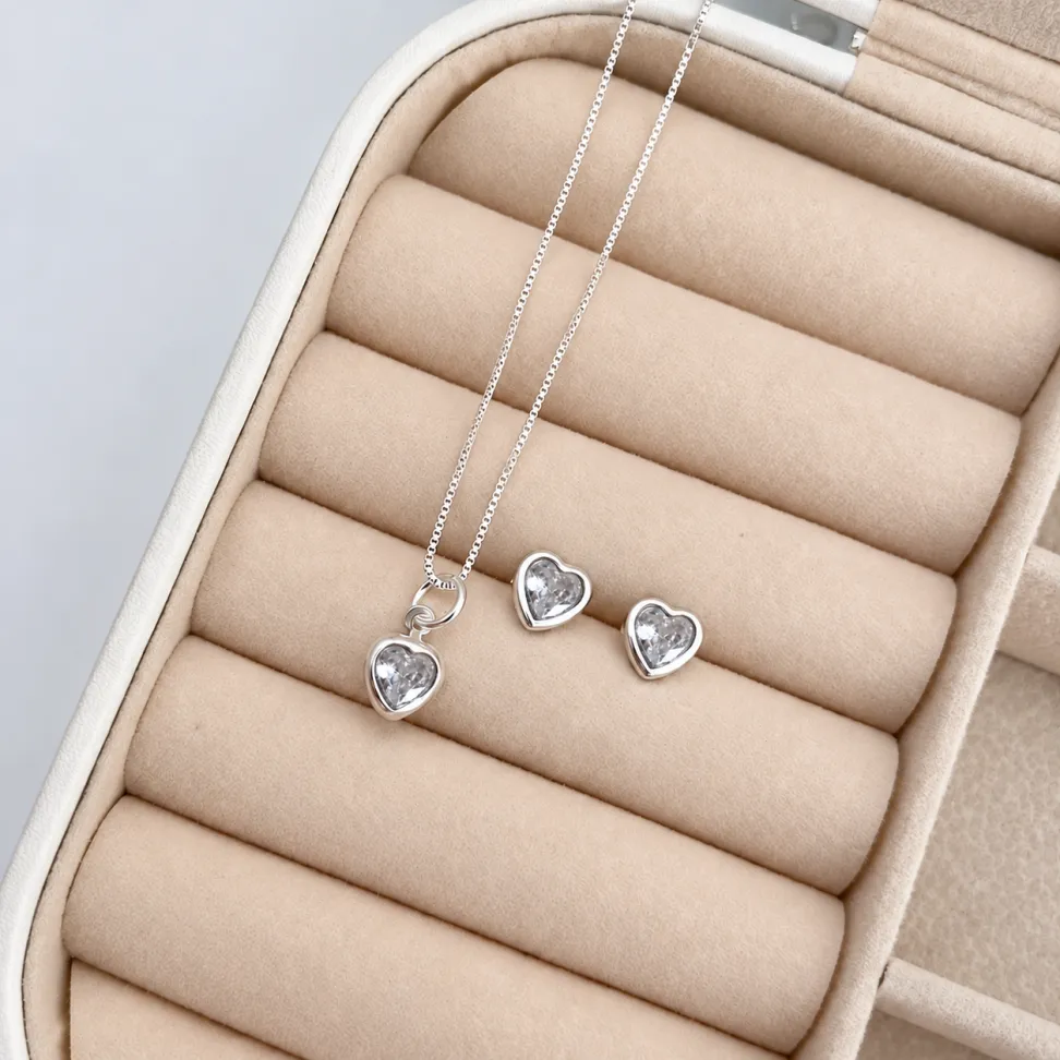 Conjunto Coração Embutido 6 mm em Prata 925 com Zircônia