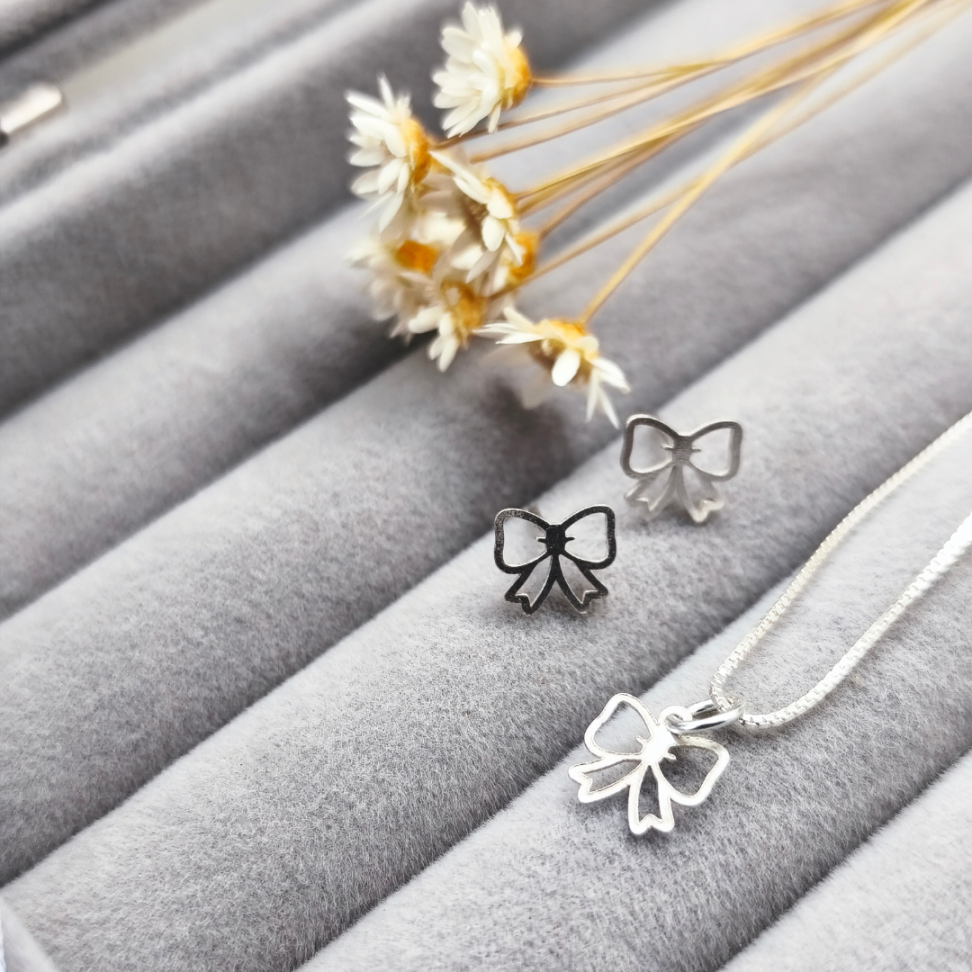 Conjunto de Prata 925 Lacinhos Vazados com Colar e Brincos