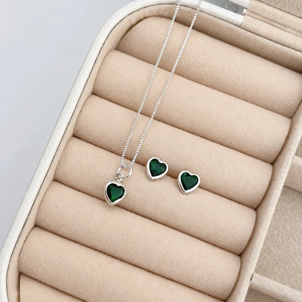 Conjunto Coração Embutido 6 mm em Prata 925 com Zircônia
