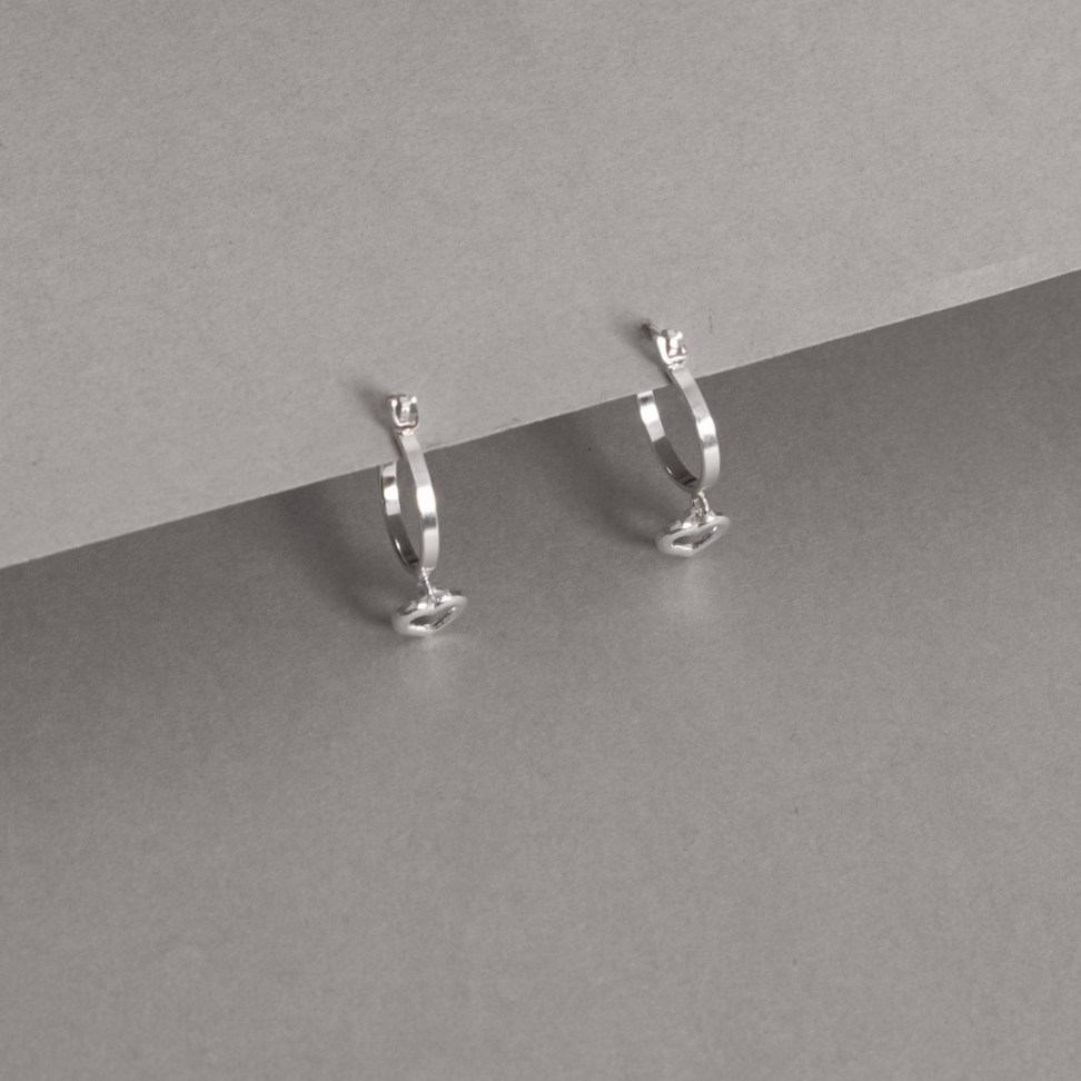 Brinco Argola 12mm com Pingente Coração Vazado em Prata 925