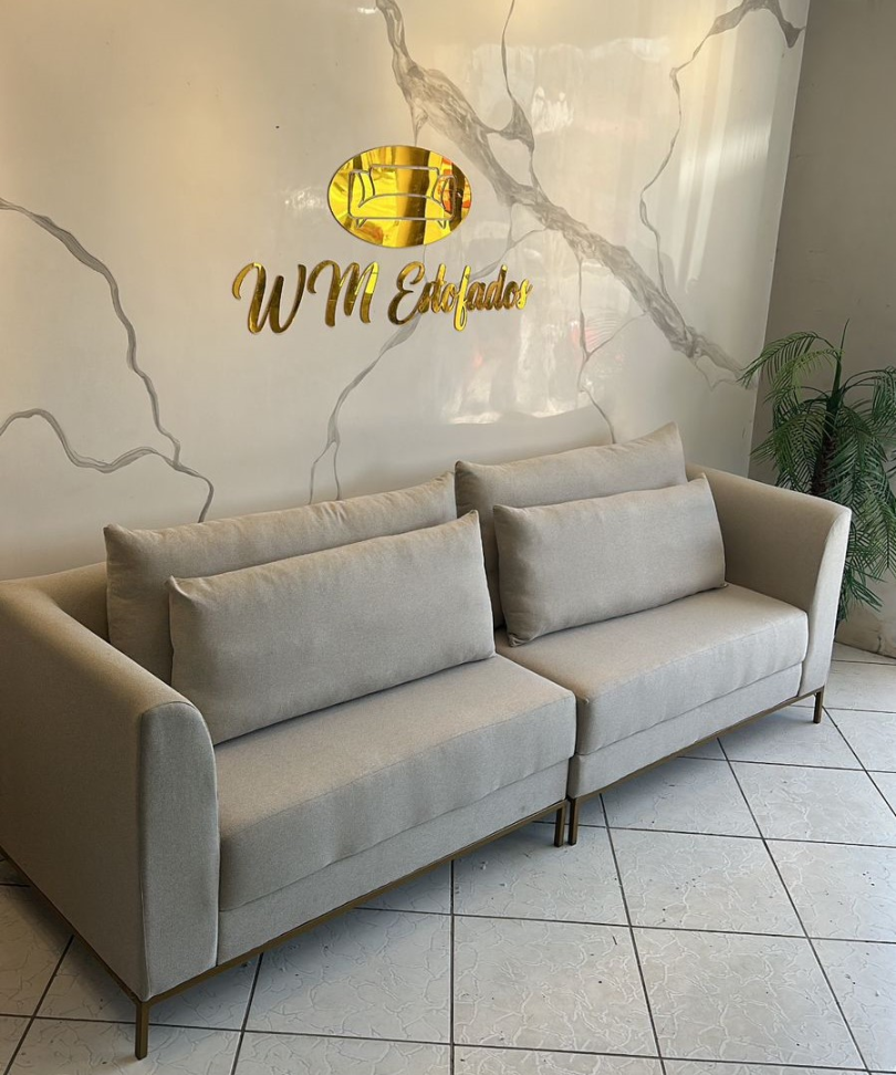 Sofá Design Clean com Revestimento em Linho com Base em Metalon (Feito sob medida)